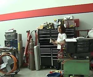 Sexy amateur chick works big dick for only 300 dollars