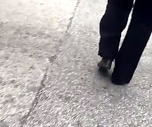 Big ghetto booty black MILF in black sweats