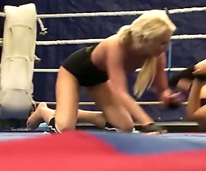 Careless biches Blond Cat and Aspen wrestle on the ring