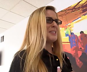 Amateur blondie earns 3000 dollars for a fuck on camera