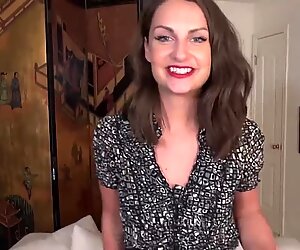 Hot mom feeding her ass and pussy