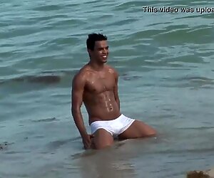 Marcelo Gomez Shows off his Ass