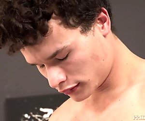 DylanLucas Bulky Hunk Makes Twink Cum All Over