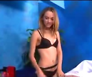 Touch to body masseuse