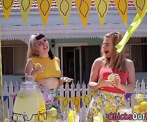 Real amateur gets rimjob
