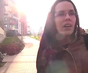 Teenage slut sucks and fucks a stranger in the car